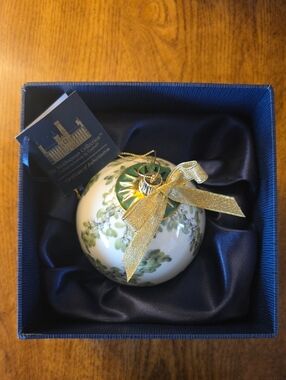 Goebel Smithsonian Collection mistletoe kissing ball porcelain ornament